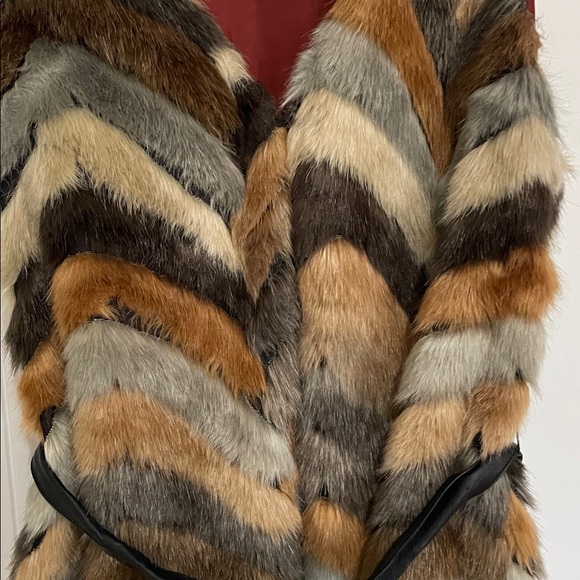 Refuge Brown/gray/tan Faux Fur large Vest with removable Belt. EUC - Picture 2 of 7